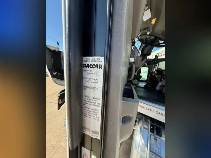 2019 Peterbilt 348