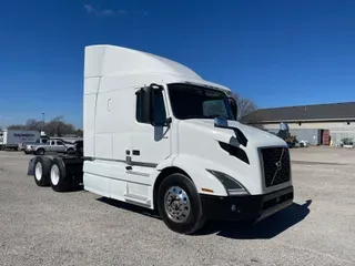 2019 VOLVO VNR64T640