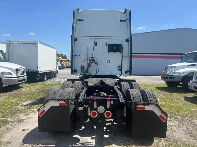 2020 FREIGHTLINER/MERCEDES CASCADIA 125