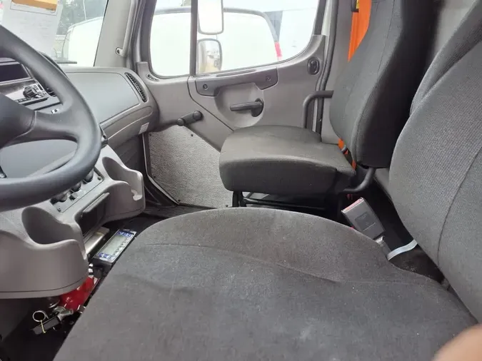 2019 FREIGHTLINER/MERCEDES M2 106