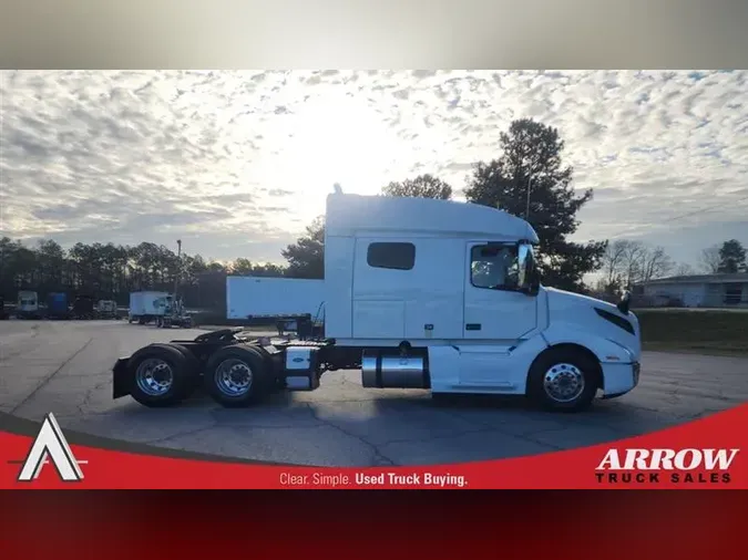 2021 VOLVO VNL740