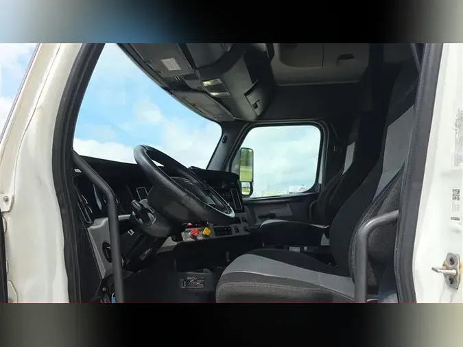 2020 FREIGHTLINER CA126