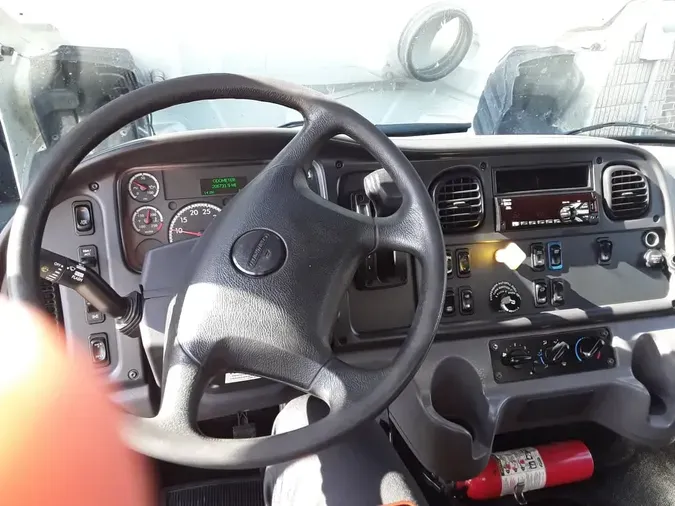 2020 FREIGHTLINER/MERCEDES M2 106