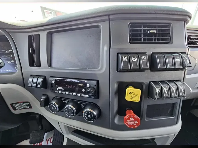 2023 PETERBILT 579