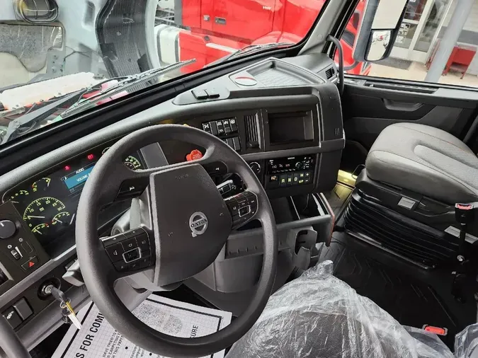 2020 VOLVO VNL64T760