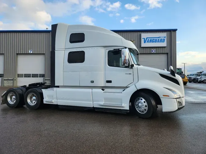 2020 VOLVO VNL64T860