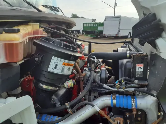 2016 FREIGHTLINER M2 106