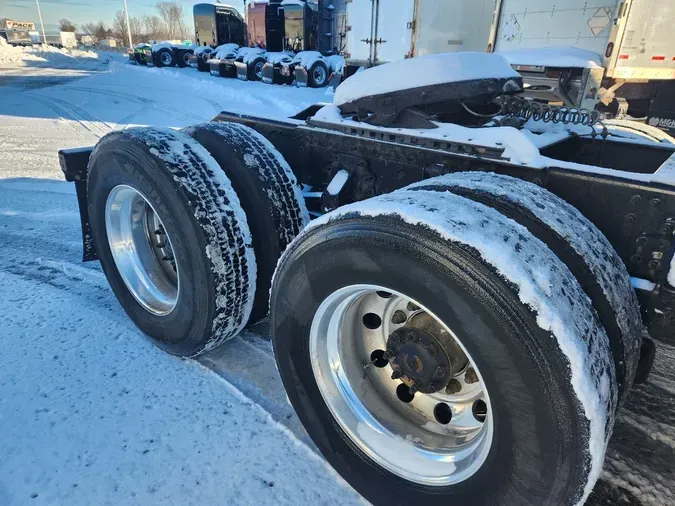 2022 VOLVO VNL64T760