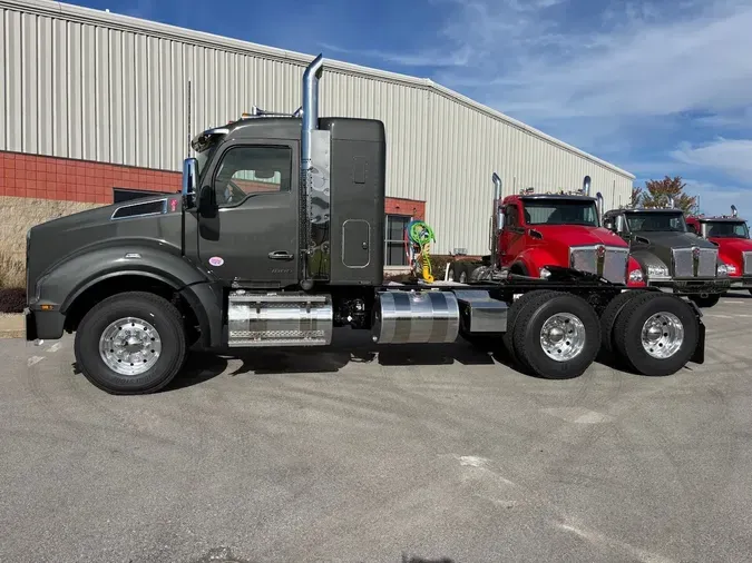 2026 Kenworth T880