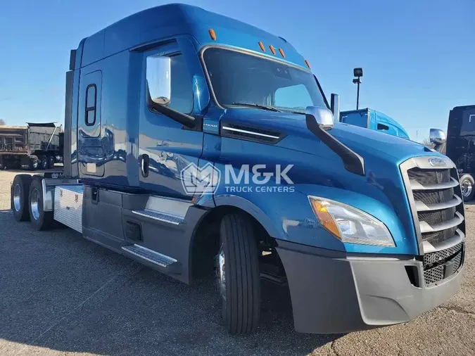 2020 FREIGHTLINER Cascadia 126