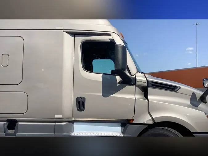 2022 Freightliner Cascadia 126