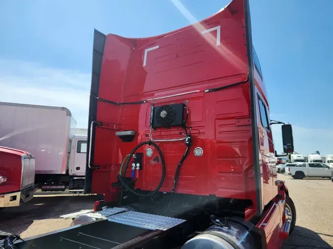 2016 VOLVO VNL64T780