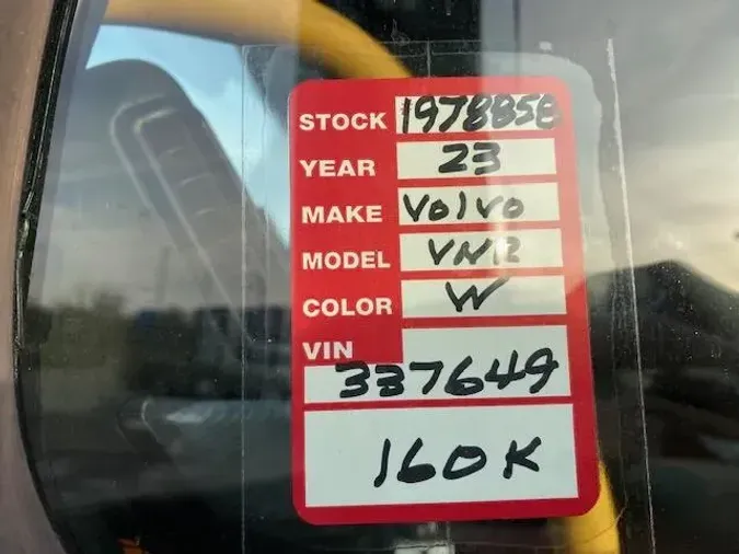 2023 Volvo VNR64T400