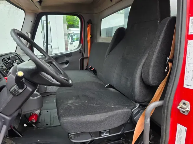2018 FREIGHTLINER M2 106
