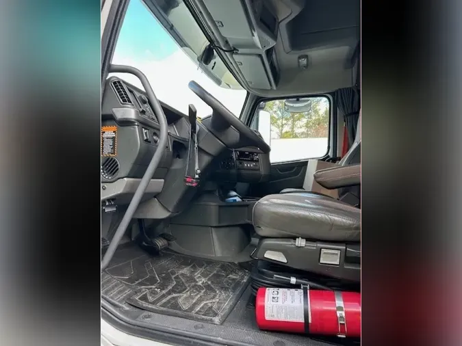 2020 VOLVO VNL64T760