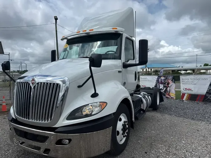 2019 NAVISTAR INTERNATIONAL RH613 DAYCAB S/A93b8406d1d1c3a87b9059b010d5f6484
