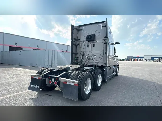 2022 Freightliner Cascadia 126