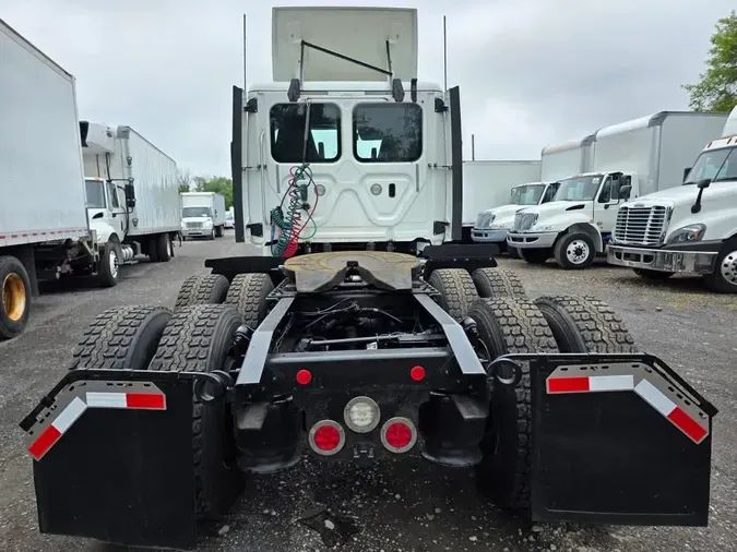2017 FREIGHTLINER CASCADIA 125