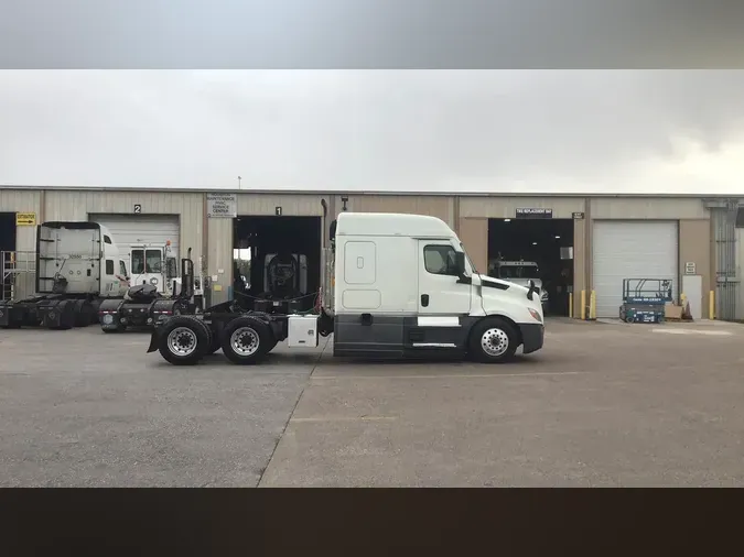 2021 Freightliner Cascadia 126