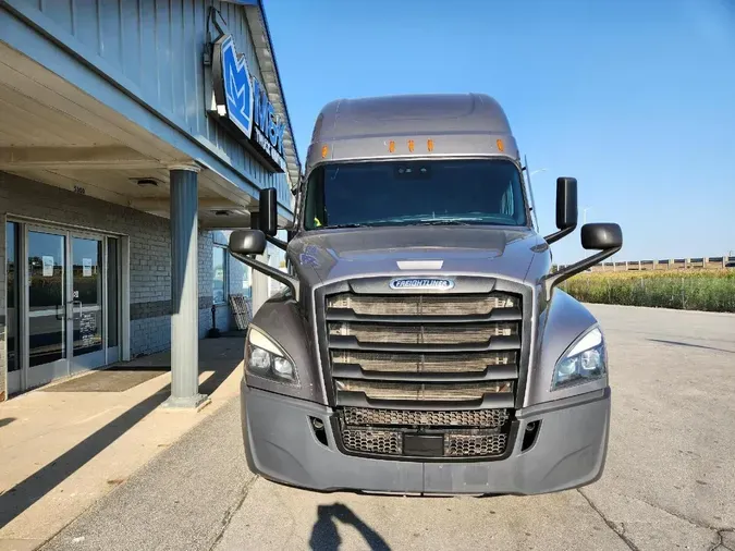 2021 FREIGHTLINER Cascadia 126