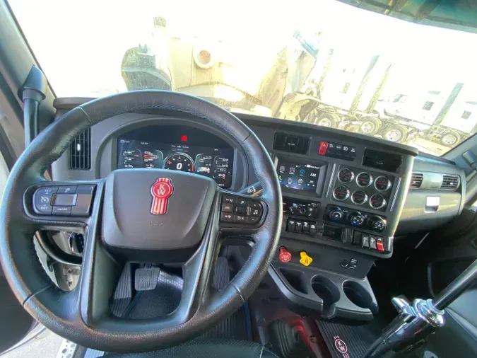 2023 Kenworth W990