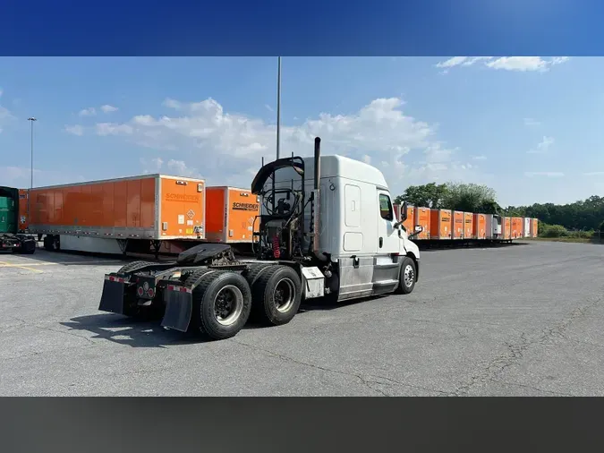 2020 Freightliner Cascadia 126