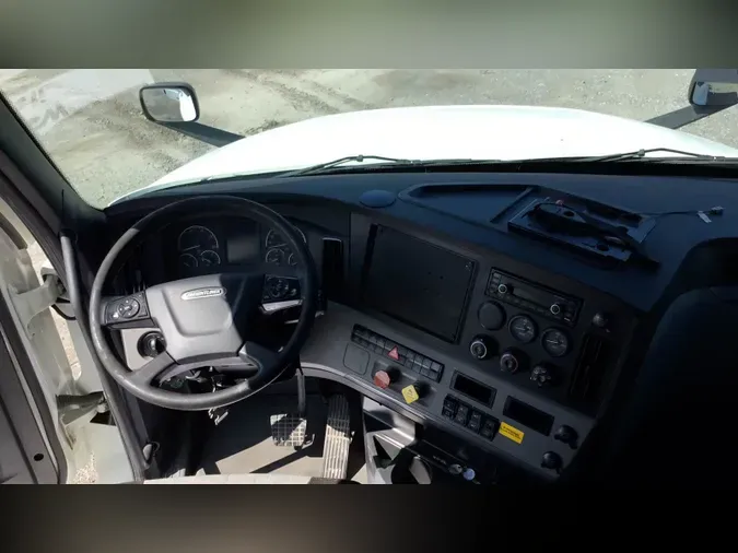 2021 Freightliner Cascadia 126