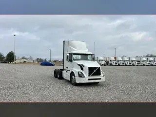 2018 Volvo VNL300