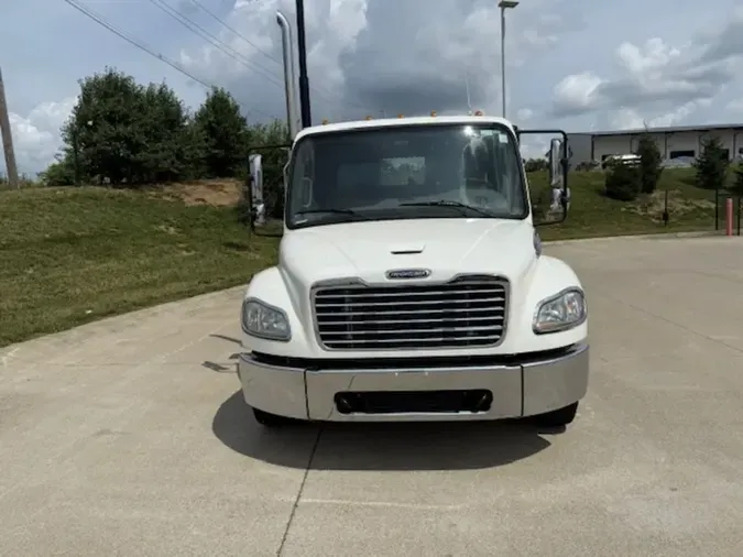 2019 Freightliner M2 106