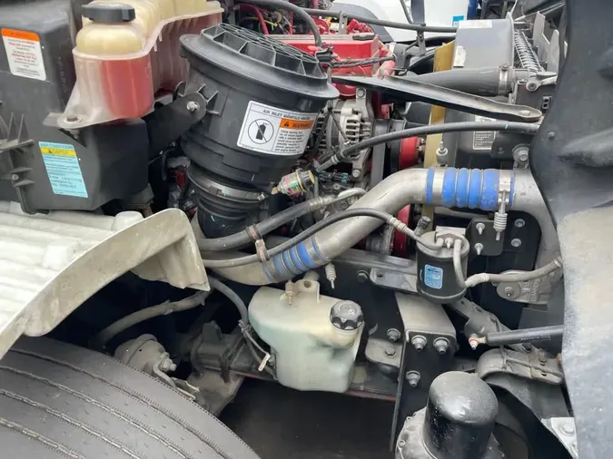 2018 FREIGHTLINER M2 106