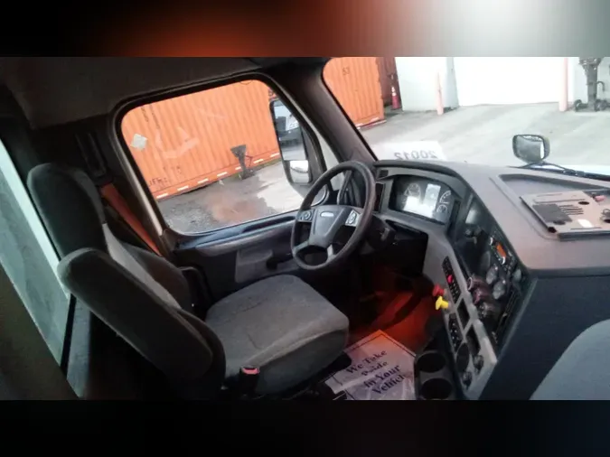 2020 Freightliner Cascadia 126