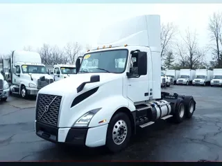 2020 VOLVO VNL64T-300