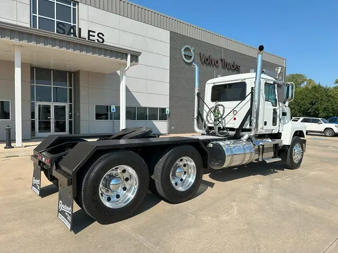 2022 MACK PI64T