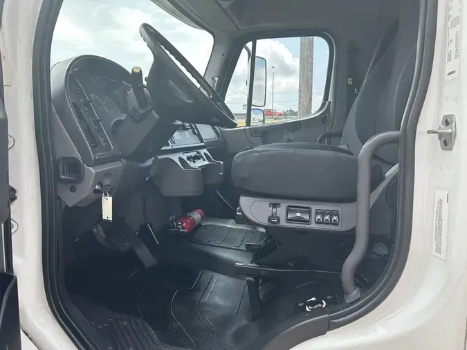 2018 Freightliner M2 106
