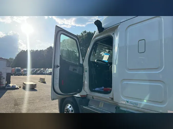 2020 Freightliner Cascadia 12693cdb23105a20baed74c775c1a8edca1