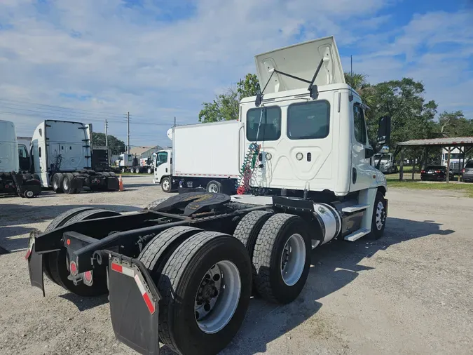 2018 FREIGHTLINER/MERCEDES CASCADIA 125