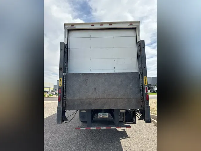 2013 FREIGHTLINER/MERCEDES M2 106