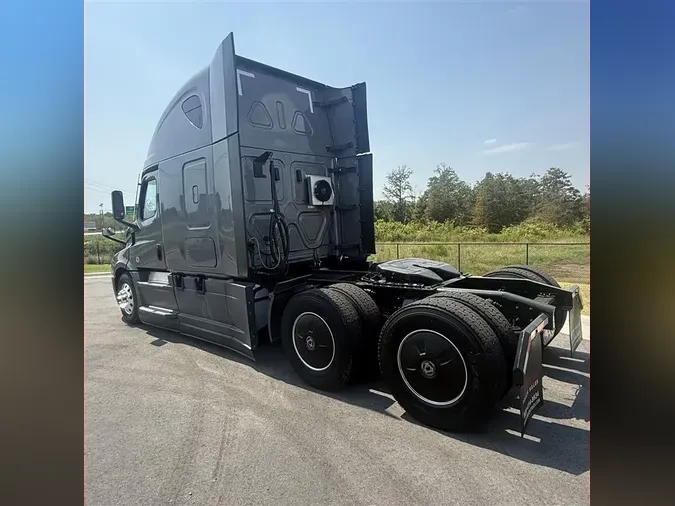 2022 FREIGHTLINER CA126