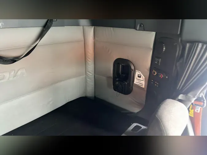 2020 Freightliner Cascadia 126