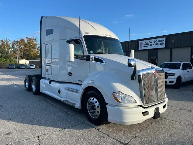 2022 Kenworth T68093e0bb969aaae60ea5b3c044fb3a8750