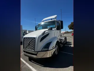 2019 VOLVO VNL64T-300