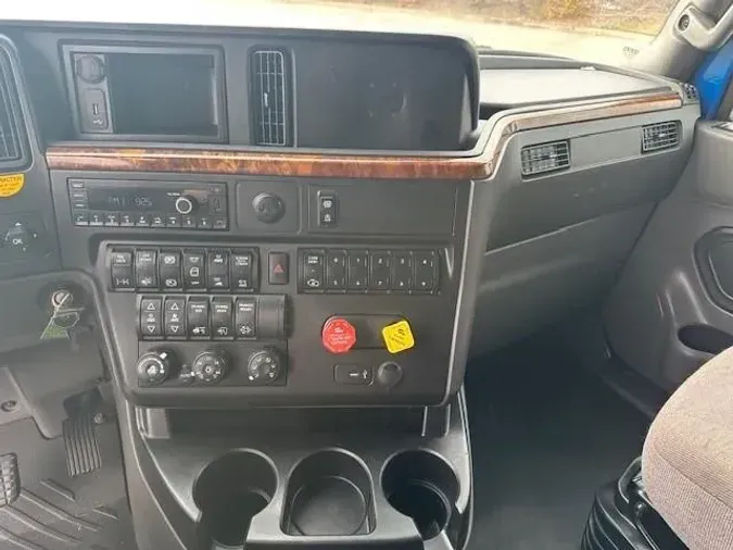 2022 International LT625