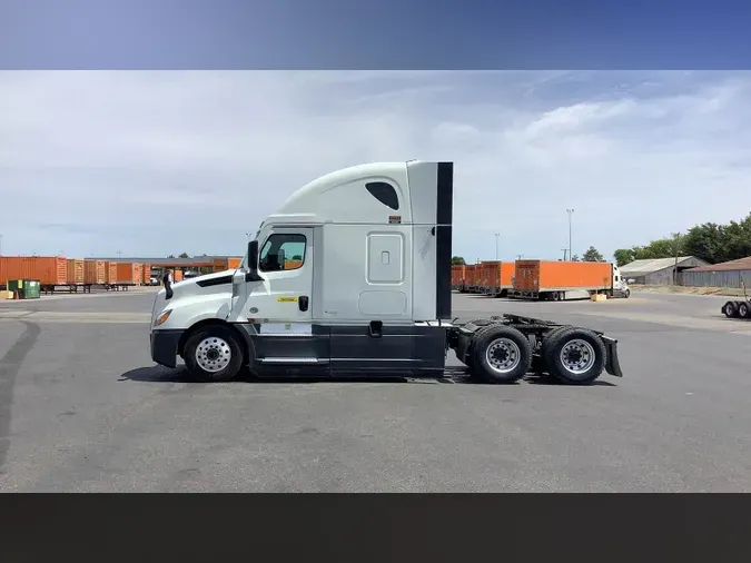 2022 Freightliner Cascadia 126