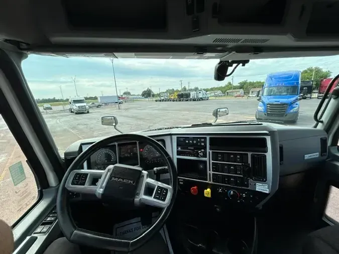 2021 MACK AN64T