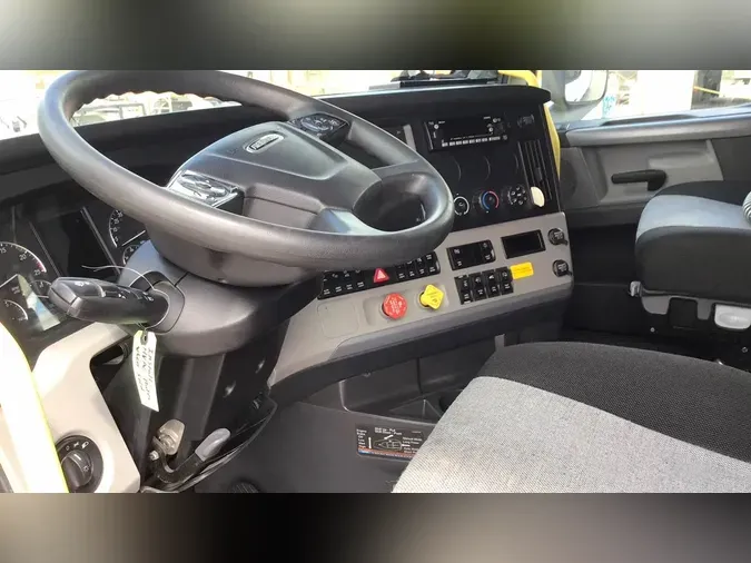 2022 Freightliner Cascadia 126