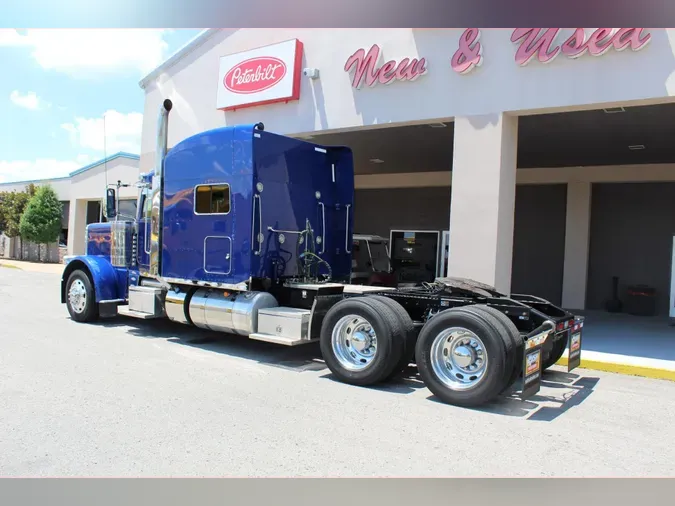 2023 Peterbilt 389