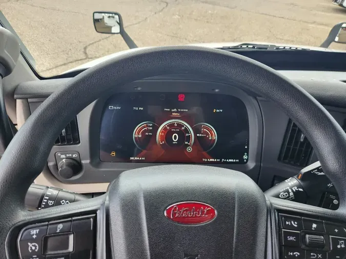 2023 PETERBILT 579