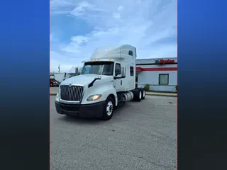 2019 NAVISTAR INTERNATIONAL LT625 SLPR CAB