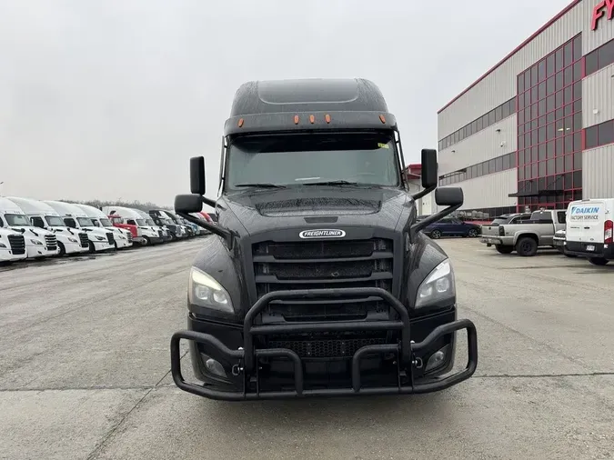 2024 Freightliner Cascadia&reg; Sleeper Cab 126" BBC 72" RR
