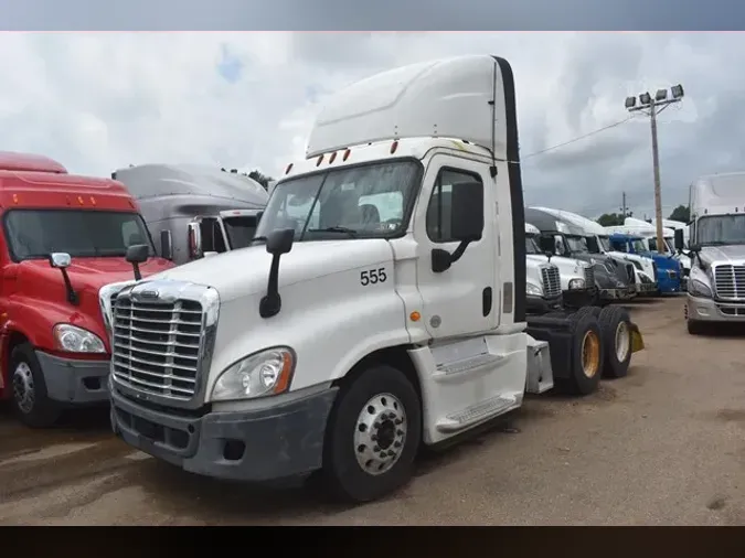 2014 FREIGHTLINER CASCADIA 12593f8d775fd7d26e89239c172579dd0ca